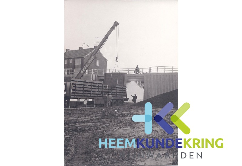 Lobith 04-11-1974 Plaatsen van de schotten Tunnel Transeedijk-Komstraat